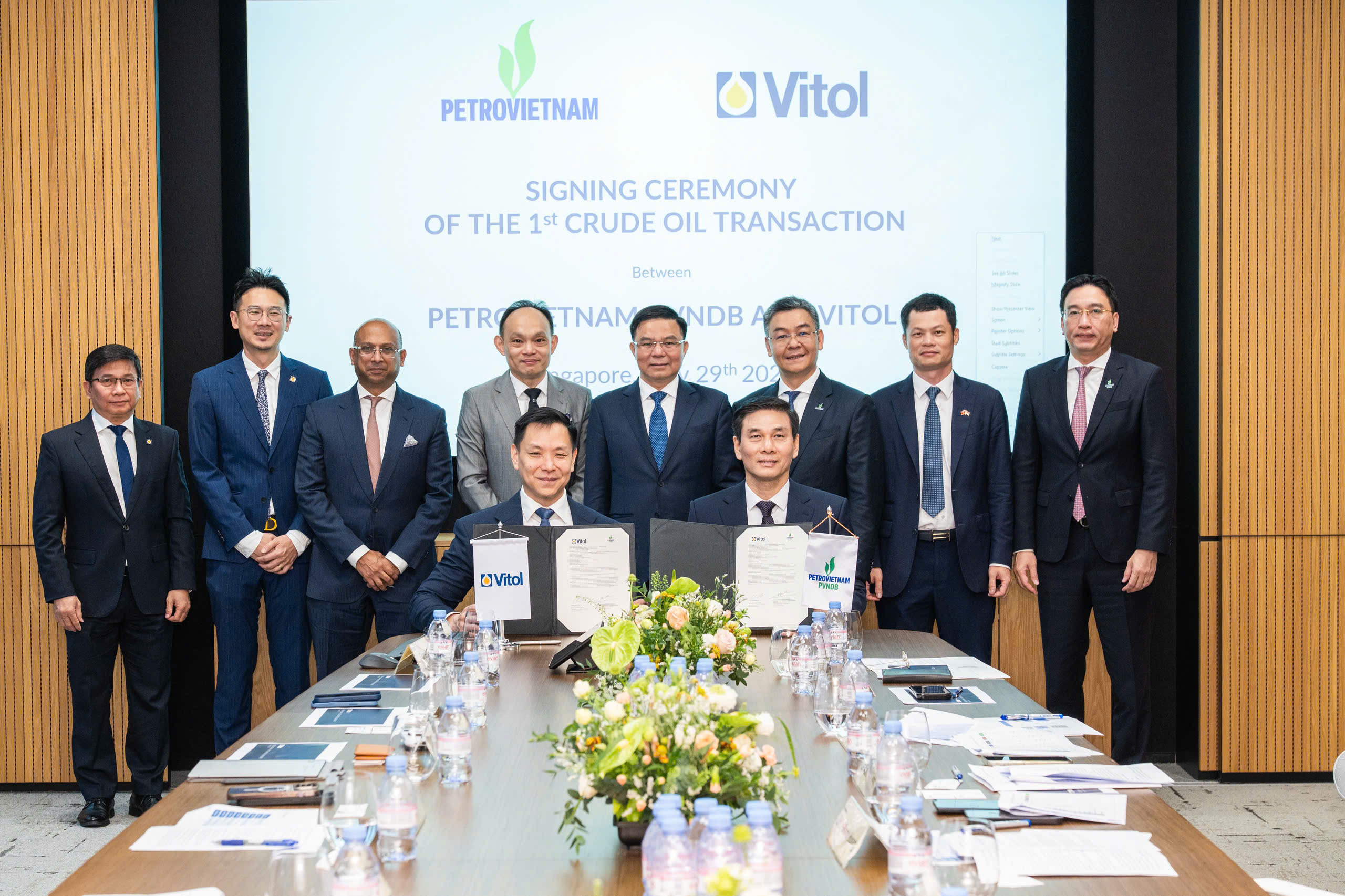 The crude oil sales and purchase agreement signing ceremony was witnessed by Dr. Le Manh Hung, Minister of Industry and Trade; Mr. Le Manh Cuong, President and CEO of Petrovietnam; and representatives of Vitol’s leadership.